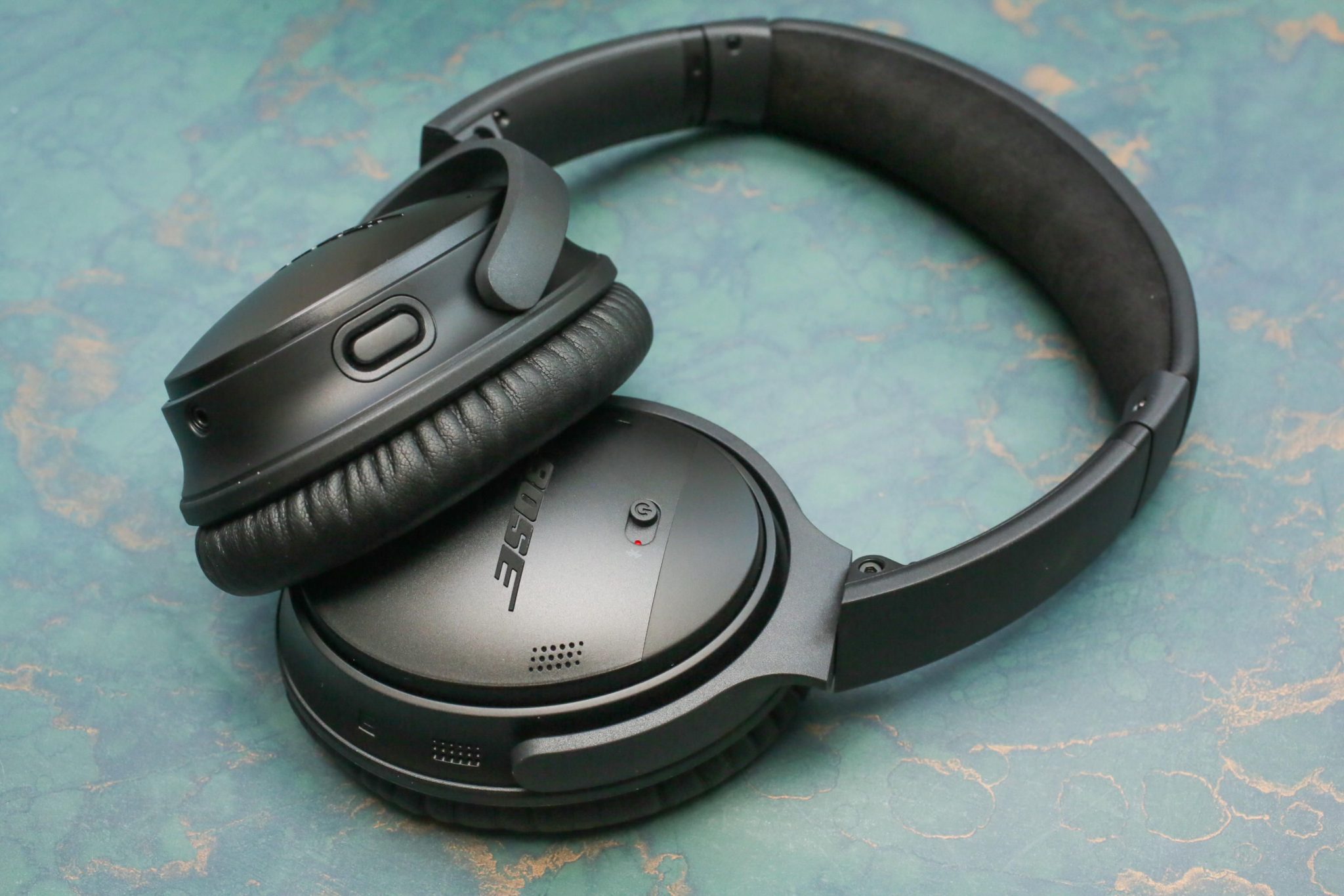 Bose QuietComfort 25 vs 35 II: Pros & Cons and Verdict